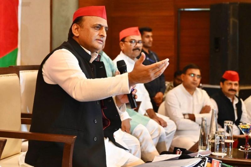 Akhilesh Yadav targeted BJP said did 33% reservation gave women in MP