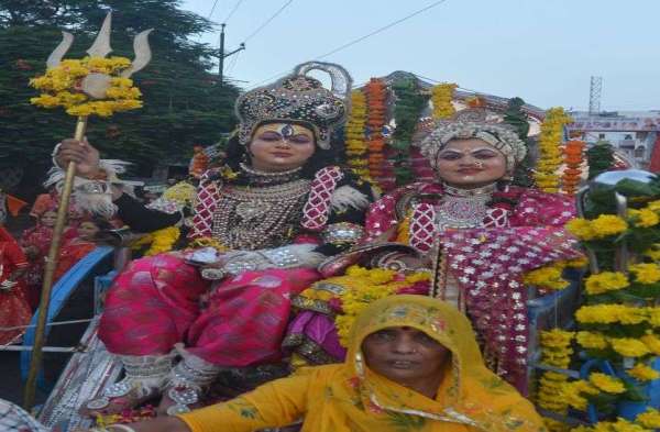 राह में श्रद्धा का समंदर, शोभायात्रा में उमड़ा सैलाब