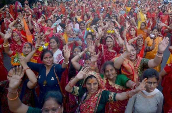 राह में श्रद्धा का समंदर, शोभायात्रा में उमड़ा सैलाब