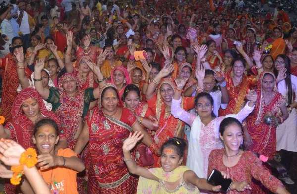 राह में श्रद्धा का समंदर, शोभायात्रा में उमड़ा सैलाब