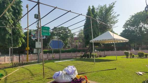 Preparation for Gandhi Jayanti on 2nd October at Gandhi Circle