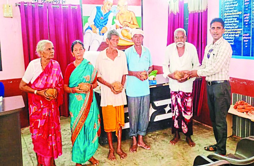 ,ग्राम पंचायतों में किया गया वृद्धों का सम्मान,ग्राम पंचायतों में किया गया वृद्धों का सम्मान