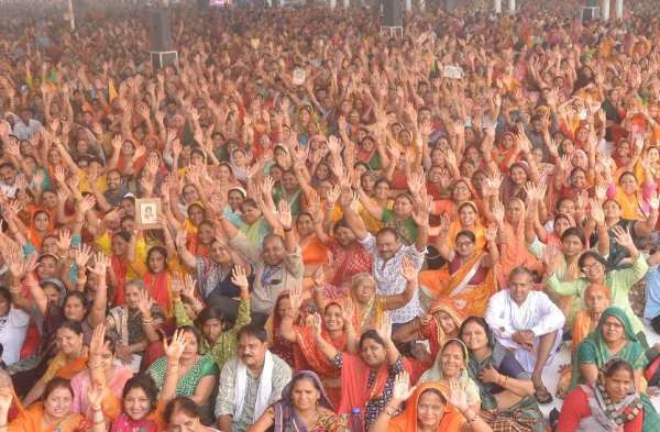 कोचिंग विद्यार्थी असफलता से नहीं घबराएं, दिल लगाकर पढ़ाई करें : पं. प्रदीप मिश्रा