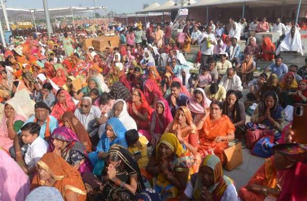 कोचिंग विद्यार्थी असफलता से नहीं घबराएं, दिल लगाकर पढ़ाई करें : पं. प्रदीप मिश्रा