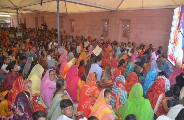 कोचिंग विद्यार्थी असफलता से नहीं घबराएं, दिल लगाकर पढ़ाई करें : पं. प्रदीप मिश्रा