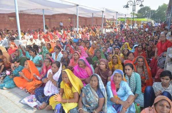 कोचिंग विद्यार्थी असफलता से नहीं घबराएं, दिल लगाकर पढ़ाई करें : पं. प्रदीप मिश्रा