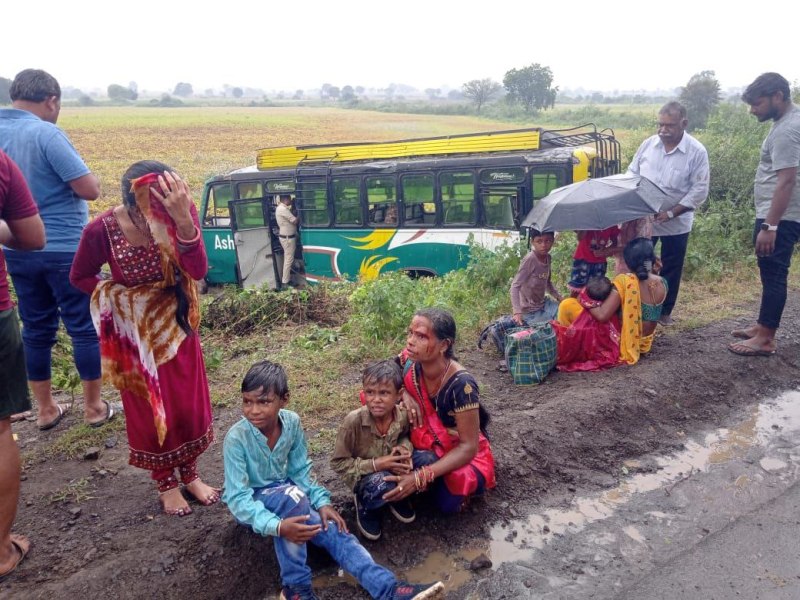 स्टेट हाइवे पर कांकरिया-बारंगा के बीच अनियंत्रित होकर सवारी बस पलटी,24 घायल,3 रेफर