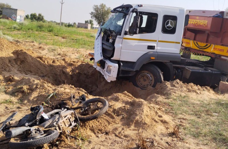 three persons died in road accident in bikaner