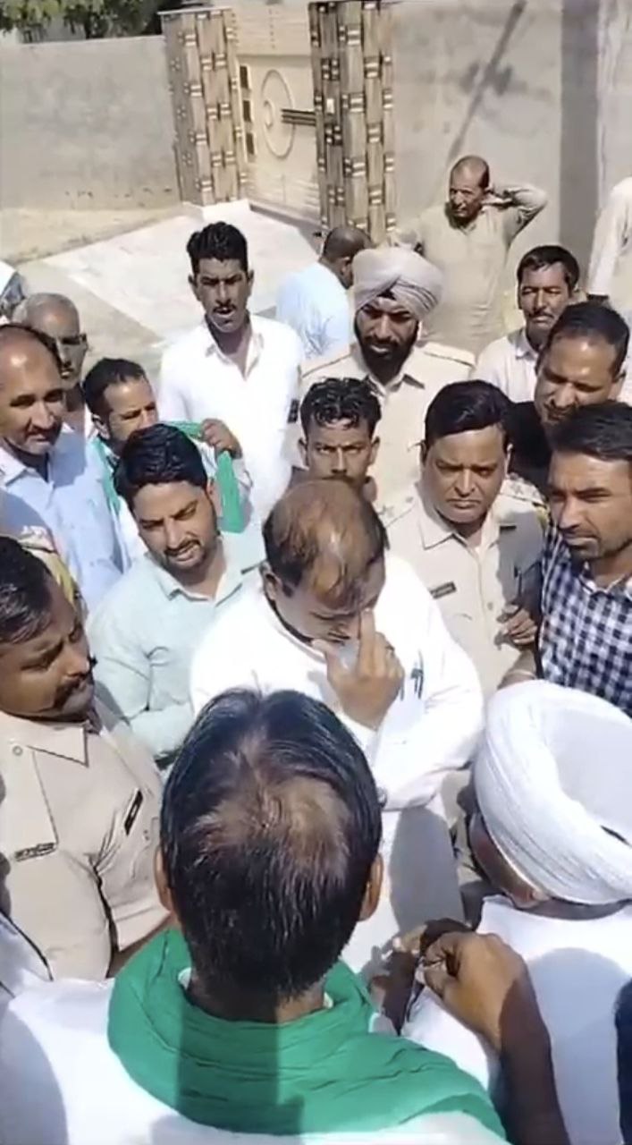 फसलों के मुआवजे की मांग पर सादुलशहर विधायक से किसानों की तकरार