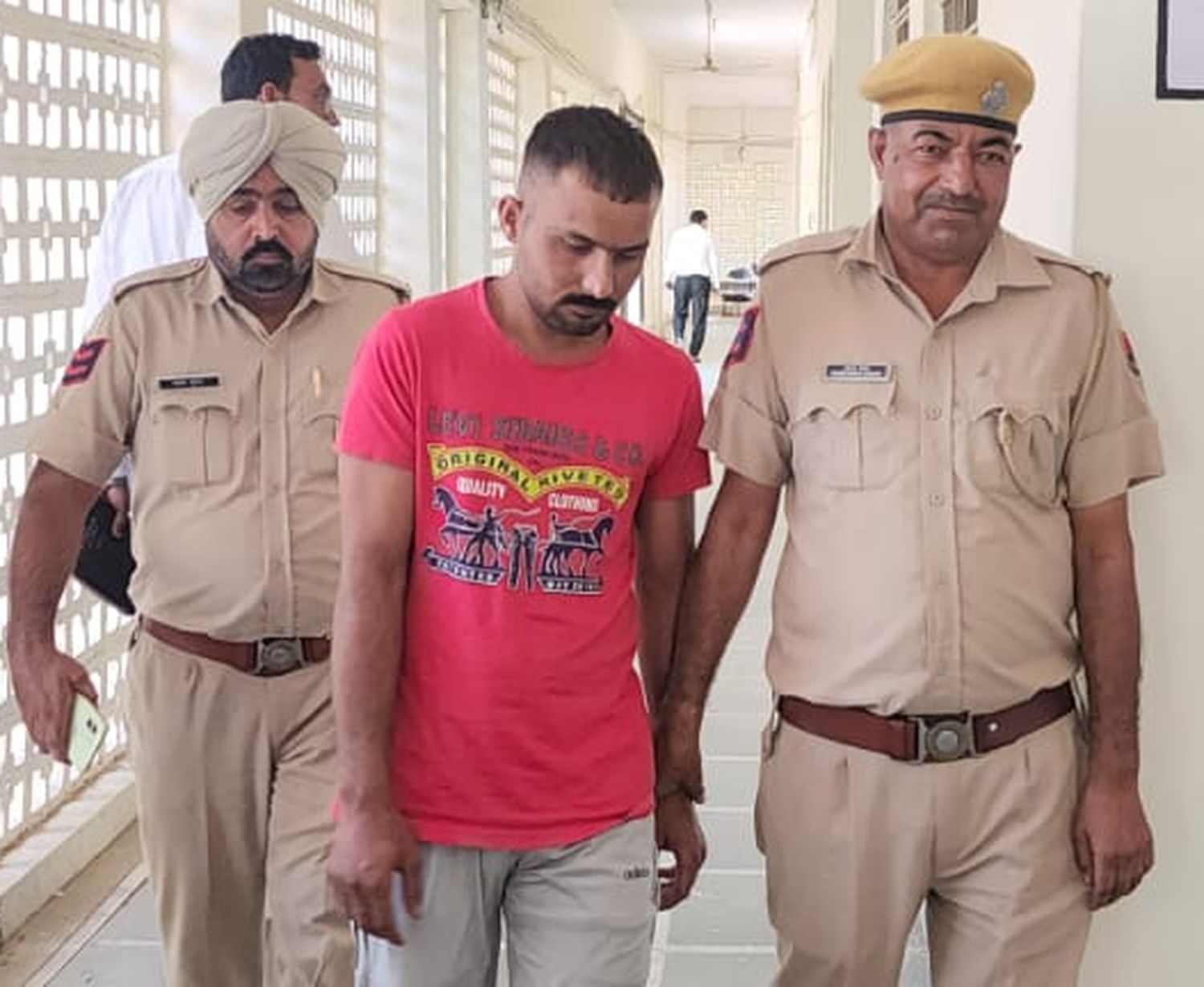 नाबालिग से बलात्कार के दोषी युवक को 20 बरस का कारावास