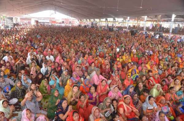 कोटा में शिव महापुराण कथा सुनने उमड़ रहा सैलाब...देखिए तस्वीरें