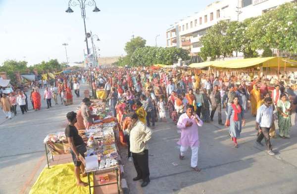 कोटा में शिव महापुराण कथा सुनने उमड़ रहा सैलाब...देखिए तस्वीरें