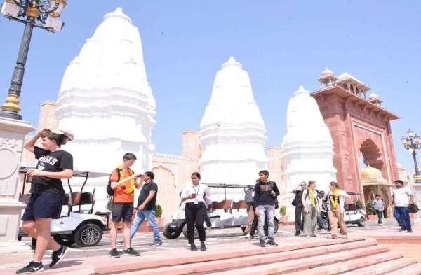 चंबल रिवर फ्रंट देख जर्मन पर्यटक बोले-वंडरफुल