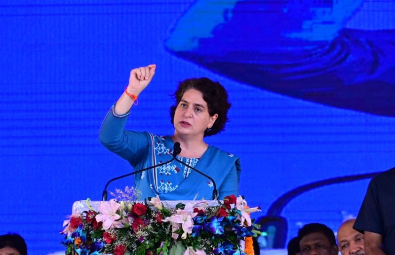 Priyanka Gandhi said- Chhattisgarh will conduct caste census if Congress wins.