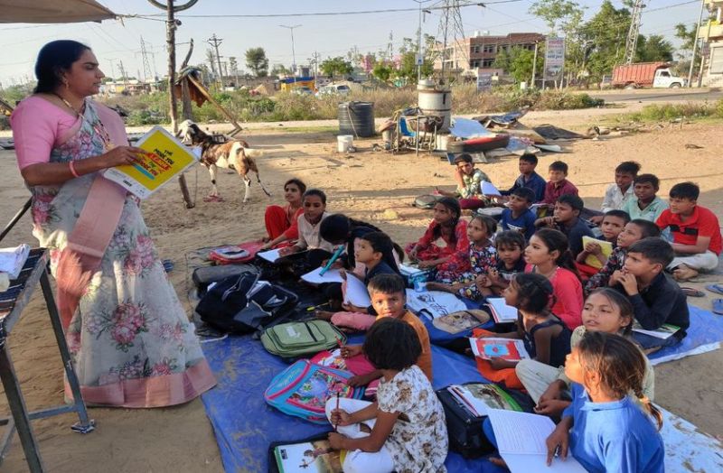 VIDEO: कचरा बीनने वाले बच्चों का मुकद्दर संवार रही सुनीता, स्कूल के लिए भी बनावा चुकी है भवन