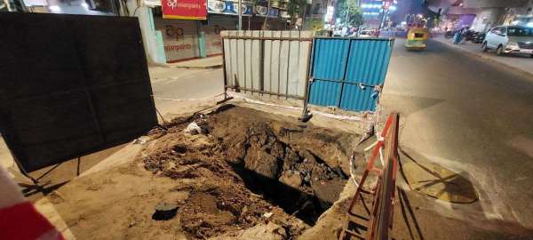 राहगीरों को परेशानियों का सामना करना पड़ रहा