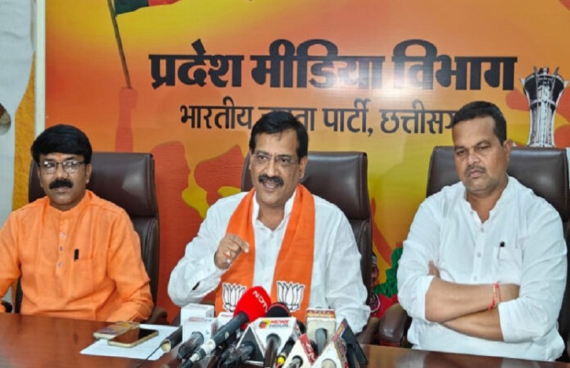 Why doesn't Priyanka say here that I am a girl, I can fight: BJP