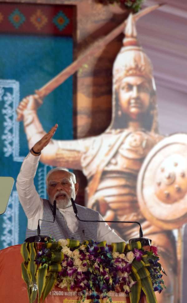 विशाल मूर्ती आकर्षण  का केॅद्र होगी 