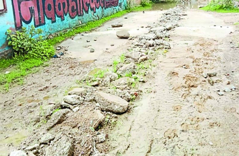 लाइनें बिछाने के लिए तोड़ी गई सडक़ें नहीं हुई दुरुस्त, जनता को दे रही ‘दर्द’