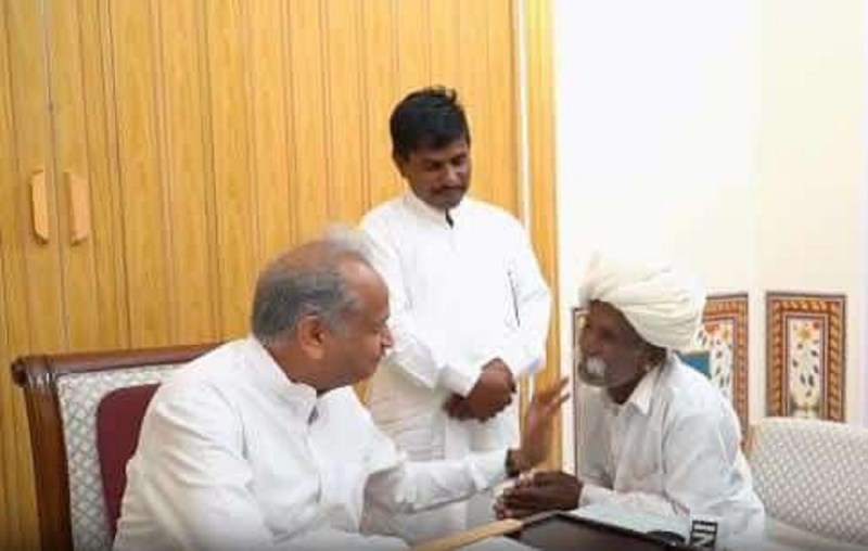 Video: ''थे चिंता मत करो... हम सभी जगह से आपके फोटो लगे पोस्टर हटवा देंगे''