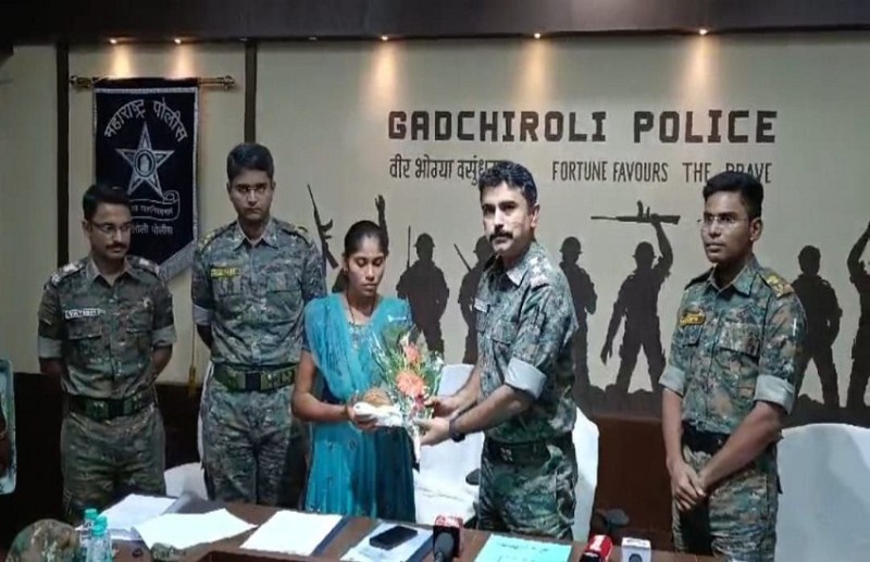 1 लाख की इनामी महिला नक्सली का गढ़चिरौली में सरेंडर, छत्तीसगढ़-महाराष्ट्र में कई वारदातों में थी शामिल