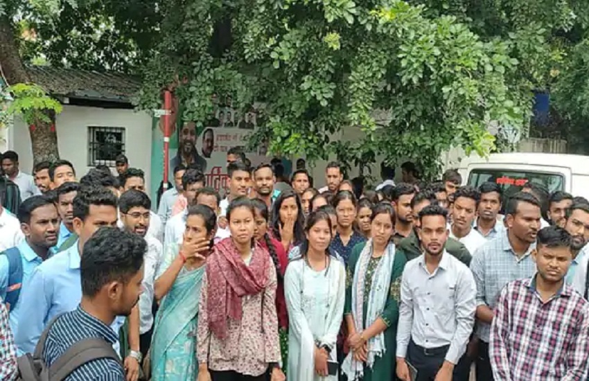 सब इंस्पेक्टर भर्ती को लेकर CM हाउस जा रहे अभ्यर्थियों को पुलिस ने रोका