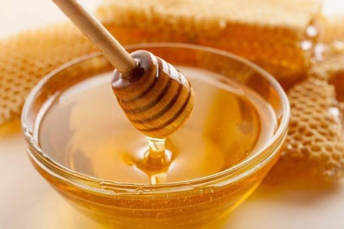 Health Benefits of Honey: शहद का सेवन करने से मिलते हैं गजब के फायदे, खांसी और
हार्ट अटैक का रामबाण इलाज