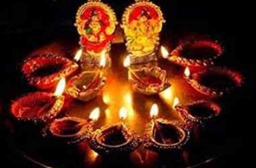 वर्ष 2024 में किस दिन मनाएंगे दीपोत्सव, सरकारी कैलेंडर में 31 अक्टूबर तो पंचांग में एक नवंबर की दिवाली