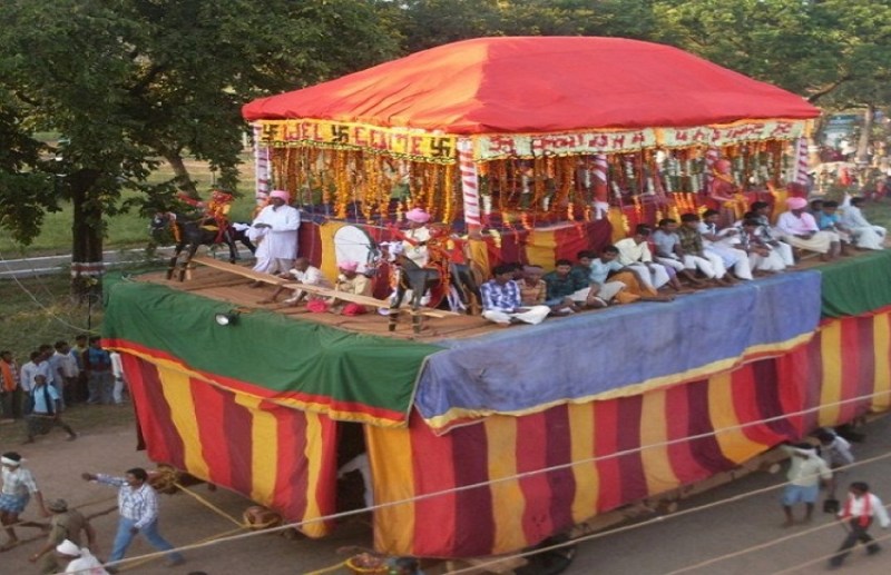 बस्तर दशहरा : मागुरमुई पूजा विधान के बाद जोड़े चार पहिए, अब तैयार होगा फूलरथ
