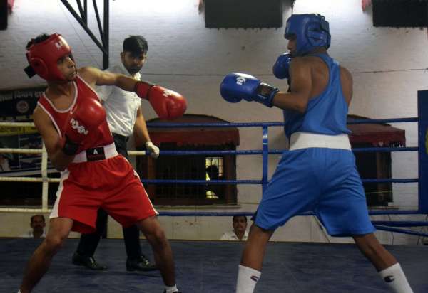 स्कूली छात्रो ने दिखाया दम   