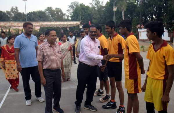 स्कूली छात्रो ने दिखाया दम   