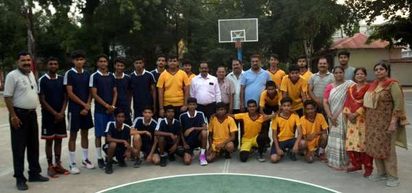 स्कूली छात्रो ने दिखाया दम  