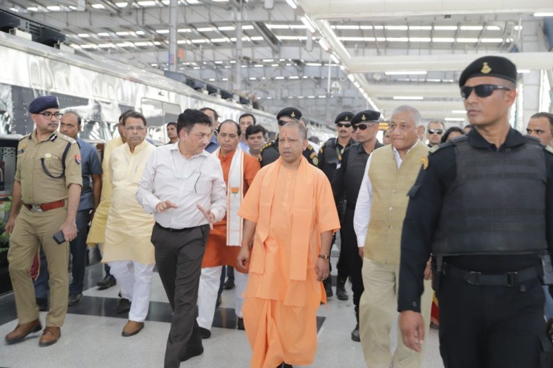 CM Yogi reviewed preparations for PM Modi's program in Ghaziabad