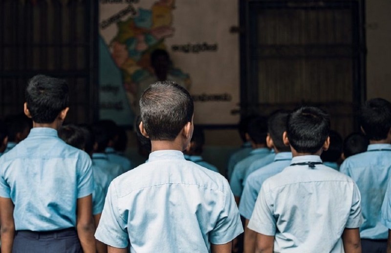 शिक्षक ने छात्र को कदर पीटा की बच्चे के कान से खून निकला, परिजन आक्रोशित