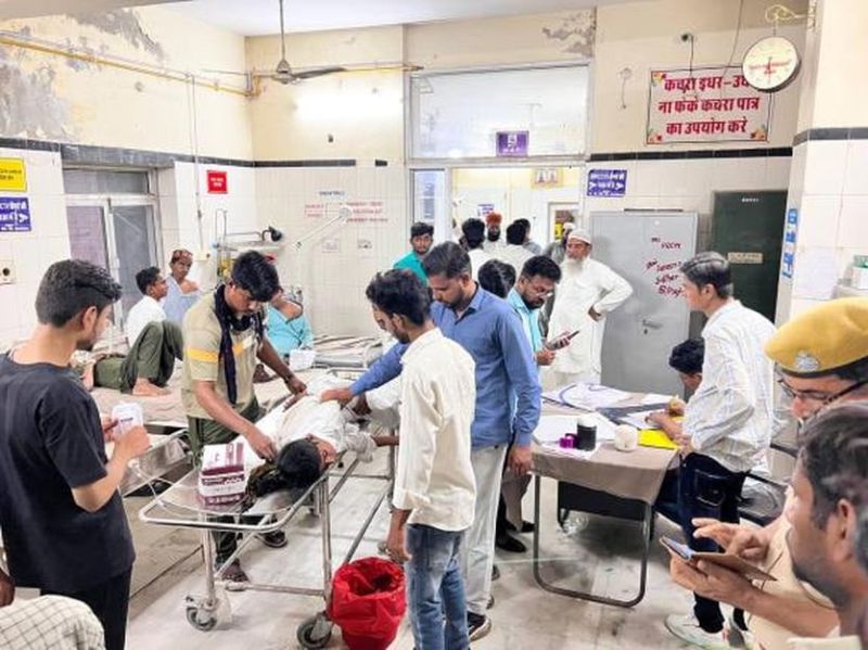 छात्रों से भरा पिकअप ट्रोला अनियंत्रित होकर पलटा, 19 छात्र घायल