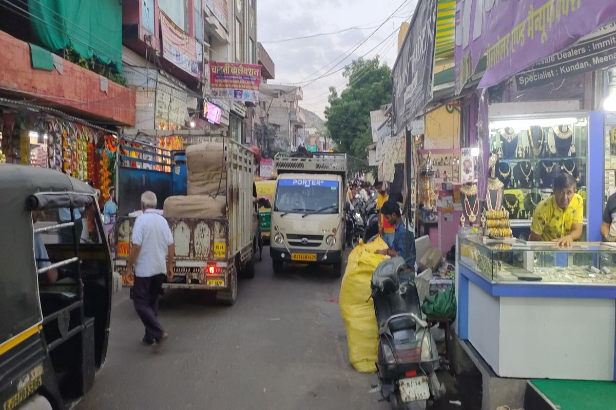 चूड़ियां व कॉस्मेटिक आइटम की इस मंडी में देशभर से आते हैं खरीदार, रोजाना होता 8 करोड़ का कारोबार