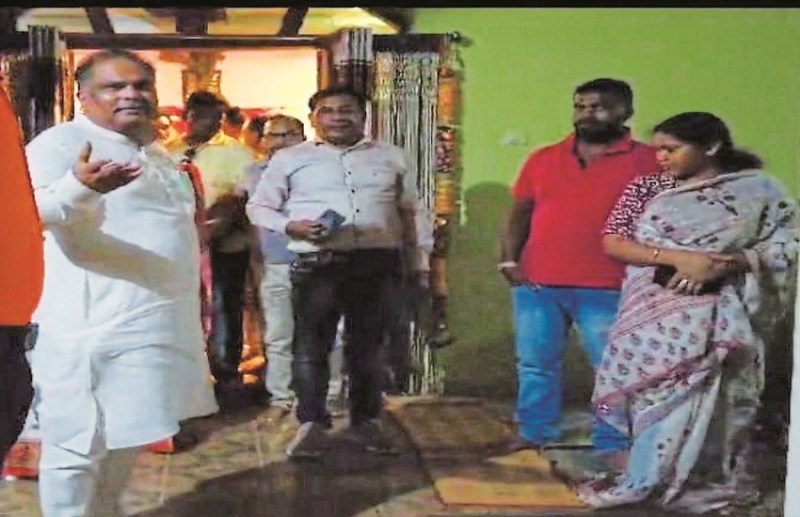 CG Election 2023 : तेज हुई सियासी हलचल, नाराज ओजस्वी के घर पर समर्थकों का डेरा