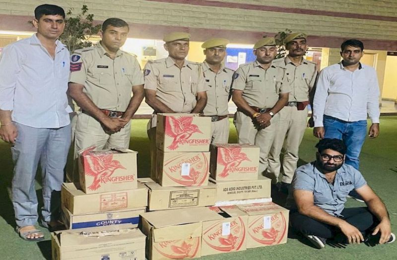 किराणा दुकान की आड़ में शराब की बिक्री, 14 कार्टन शराब जब्त