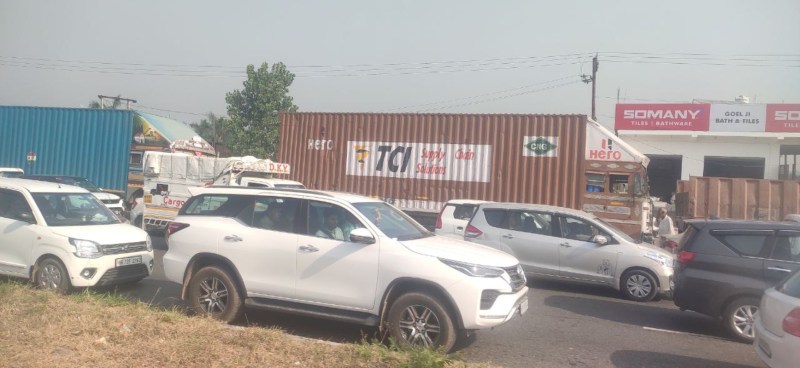 Pitra Visarjan Amavasya: Delhi-Lucknow highway Brajghat jam