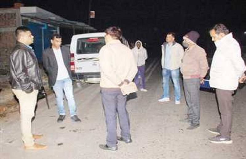 आधी रात एकाएक निरीक्षण में चिल्फी बैरियर पहुंचे कलेक्टर और एसपी