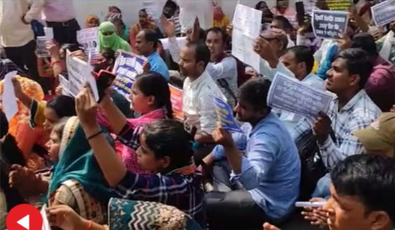 69000 teacher recruitment candidates surrounded the residence of Basic Education Minister