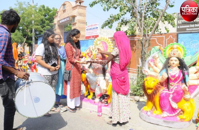 Navratri Festival 2023: घर-घर हुई घट स्थापना, सजे माता के दरबार