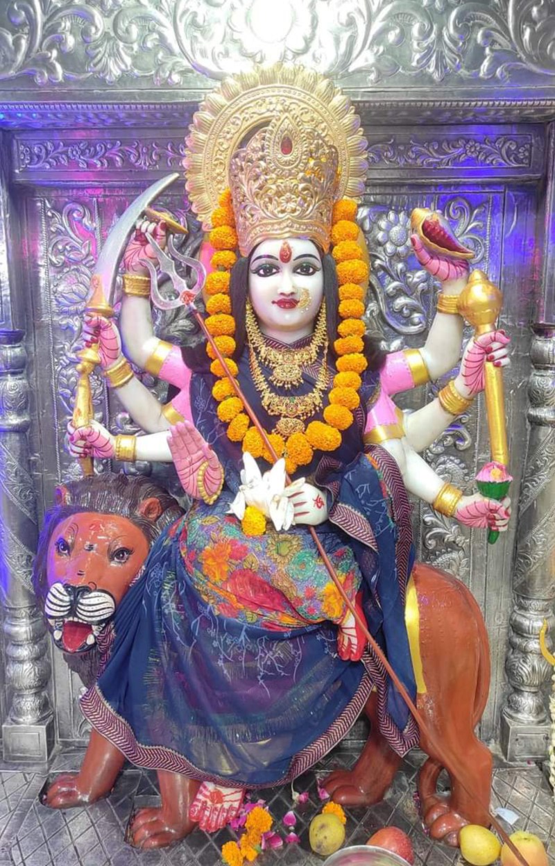 लखनऊ सहित देश के अन्य भागों से भक्तगण आते हैं दर्शन को