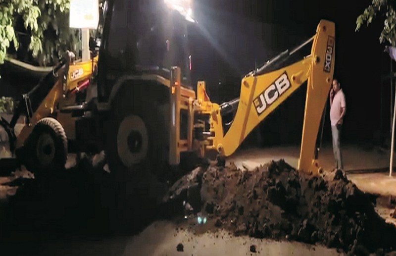 Laying pipelines at night without permission Janjgir Champa