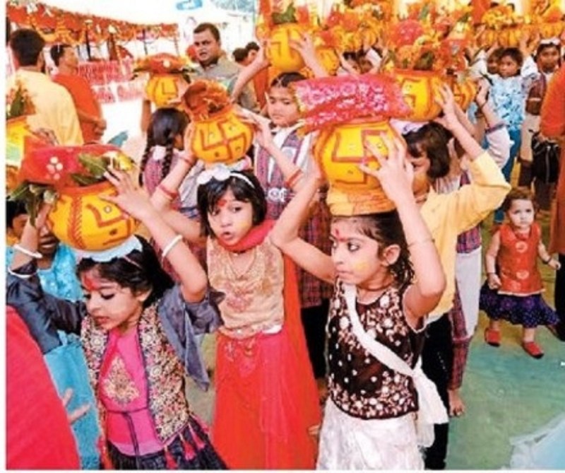 बबलिया में कलश यात्रा के साथ शतचंडी महायज्ञ और श्रीमद्भागवत कथा प्रारंभ