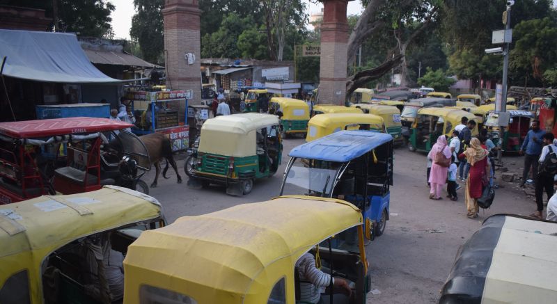 Autos and e-rickshaws are blocking the common route outside the station, RPF, GRP and railway outpost police turn a blind eye