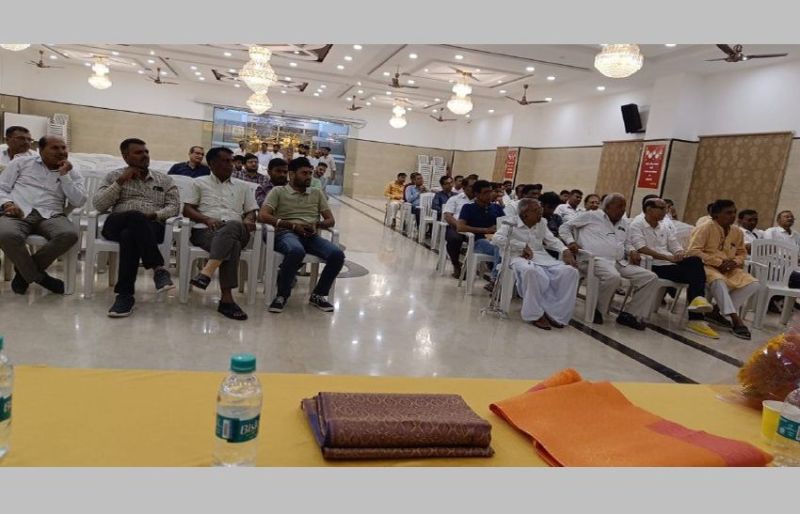 मतदान के ऐसे कद्रदान कि ढाई हजार किलोमीटर से 'वतन' आते हैं प्रवासी