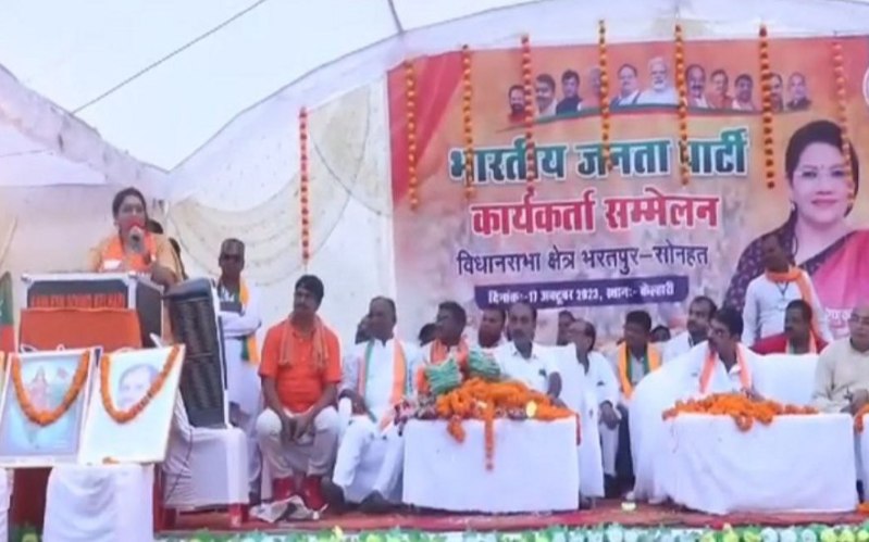 Video: भाजपा प्रत्याशी के विवादित बोल- जो मेरे कार्यकर्ता की एक अंगुली काटेगा, उसके एक हाथ काटकर दूसरे हाथ में दे दूंगी, मिला नोटिस