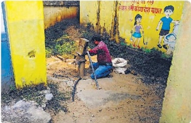 Hand pump remained defective in school for 2 months Koria