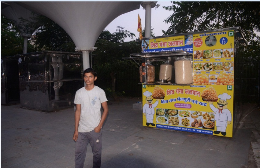 Rent for secret stall in Science Chowpatty is Rs 20,000. month